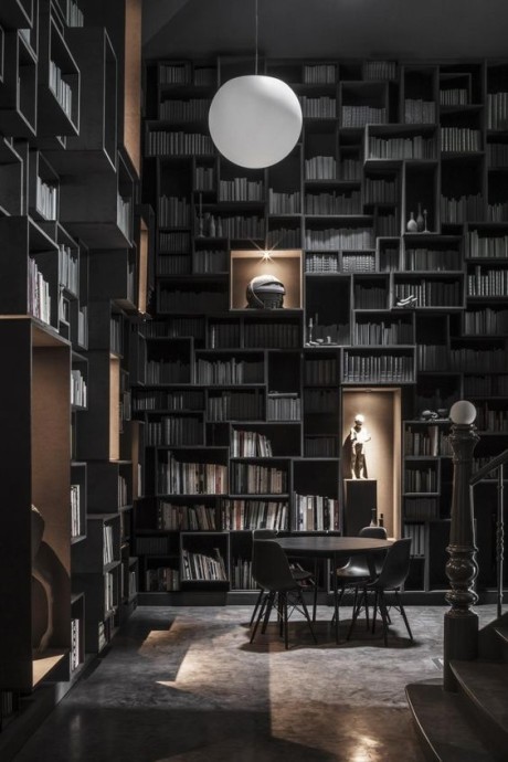 Библиотека в чёрном
